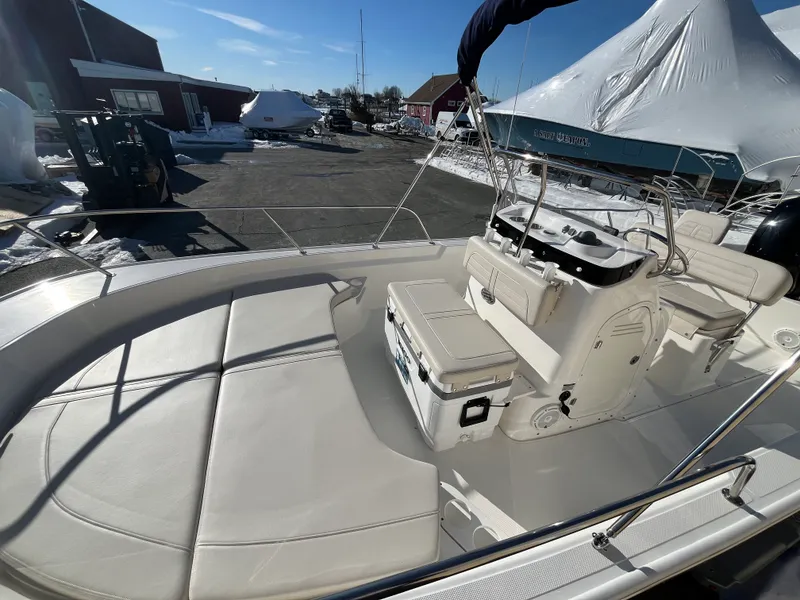 Slide: The Image of Boston Whaler 190 Montauk 2025 - 16