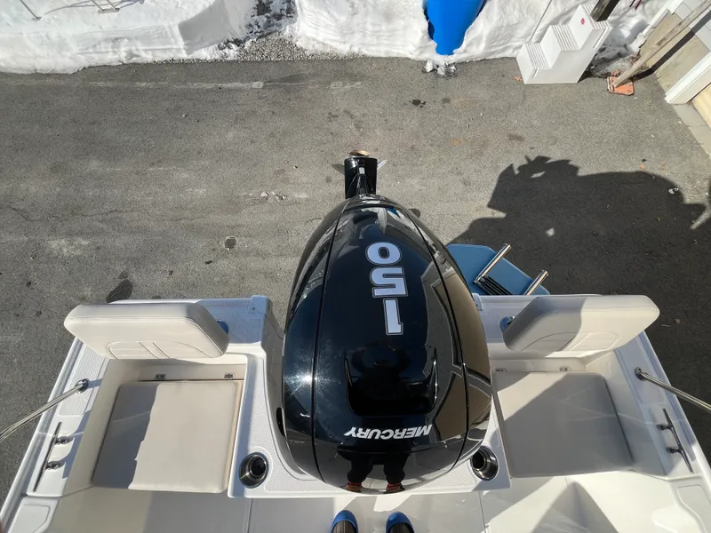 Slide: The Image of Boston Whaler 190 Montauk 2025 - 2