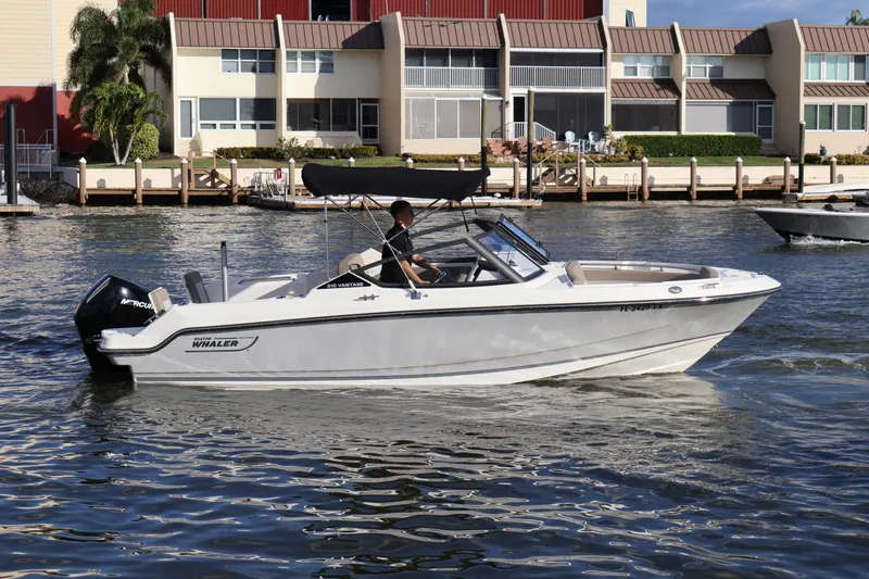 The Image of Boston Whaler 210 Vantage 2024 - 0