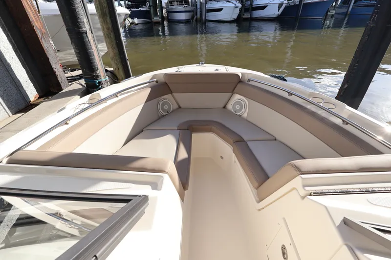 Slide: The Image of Boston Whaler 210 Vantage 2024 - 17