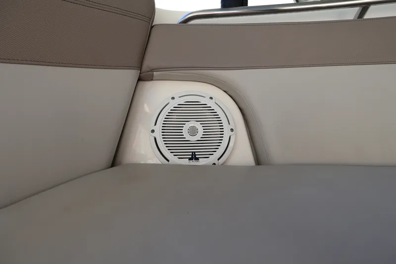 Slide: The Image of Boston Whaler 210 Vantage 2024 - 18