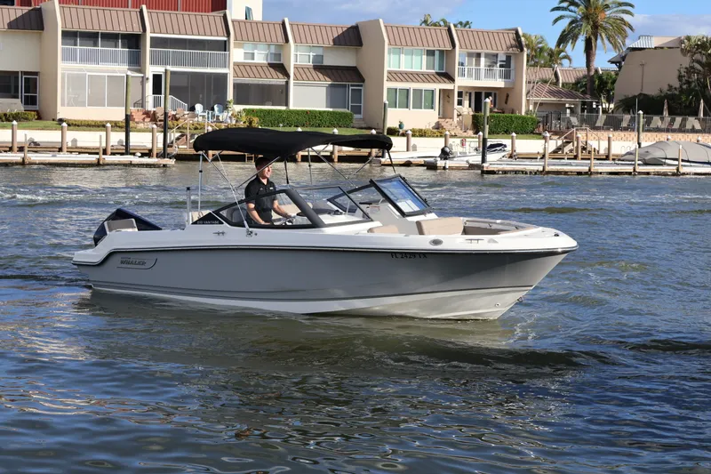 Slide: The Image of Boston Whaler 210 Vantage 2024 - 2