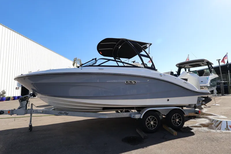 The Image of Sea Ray SPX 210 Outboard 2026 - 0