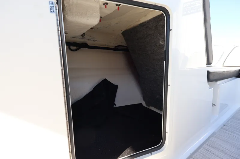 Slide: The Image of Sea Ray SPX 210 Outboard 2026 - 15