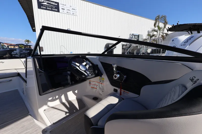 Slide: The Image of Sea Ray SPX 210 Outboard 2026 - 16