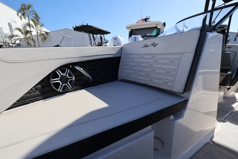 Slide: The Image of Sea Ray SPX 210 Outboard 2026 - 21