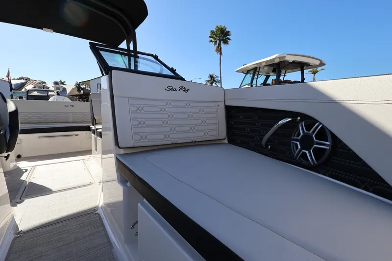 Slide: The Image of Sea Ray SPX 210 Outboard 2026 - 22