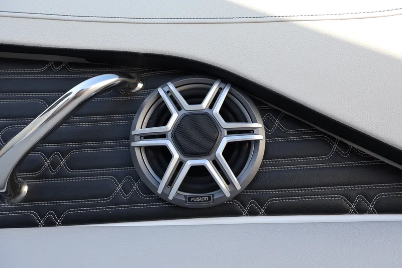 Slide: The Image of Sea Ray SPX 210 Outboard 2026 - 23