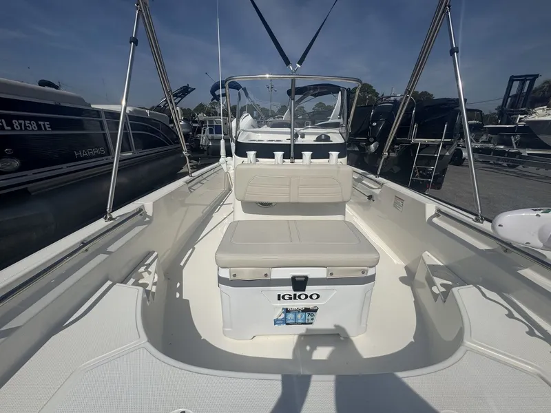 Slide: The Image of Boston Whaler 170 Montauk 2024 - 10