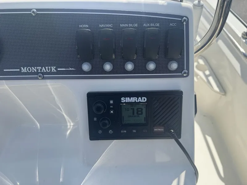 Slide: The Image of Boston Whaler 170 Montauk 2024 - 13