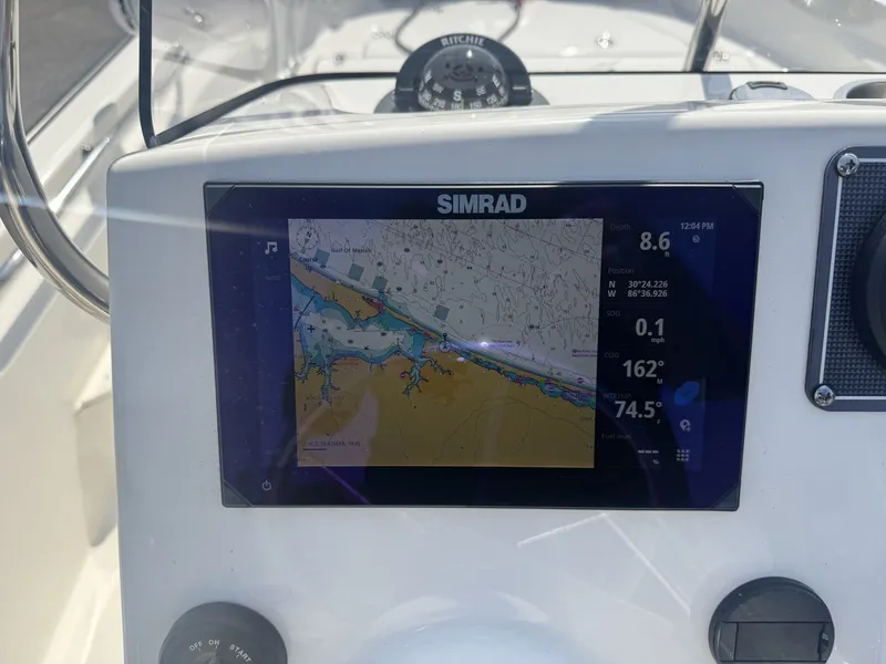 Slide: The Image of Boston Whaler 170 Montauk 2024 - 15