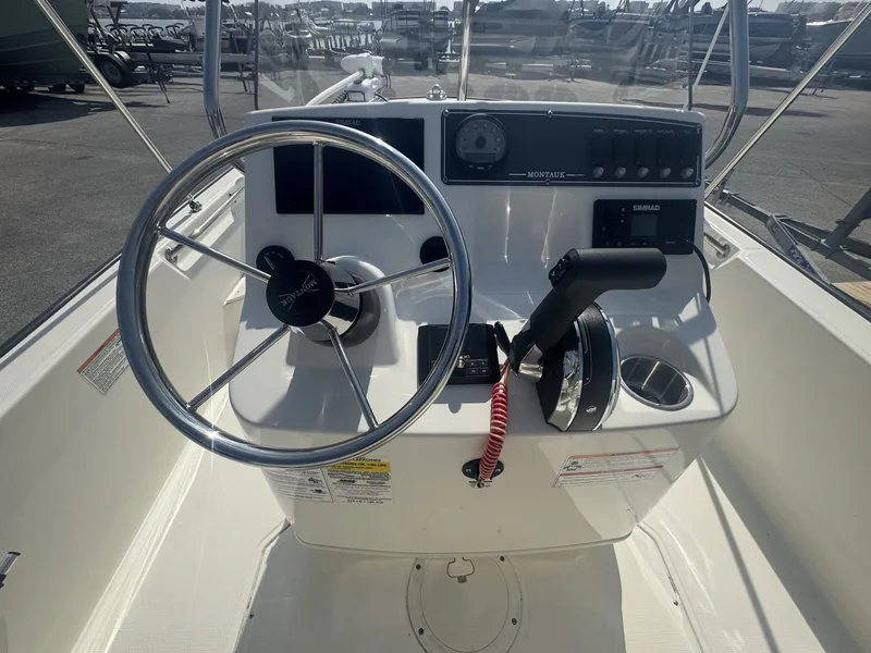 Slide: The Image of Boston Whaler 170 Montauk 2024 - 5