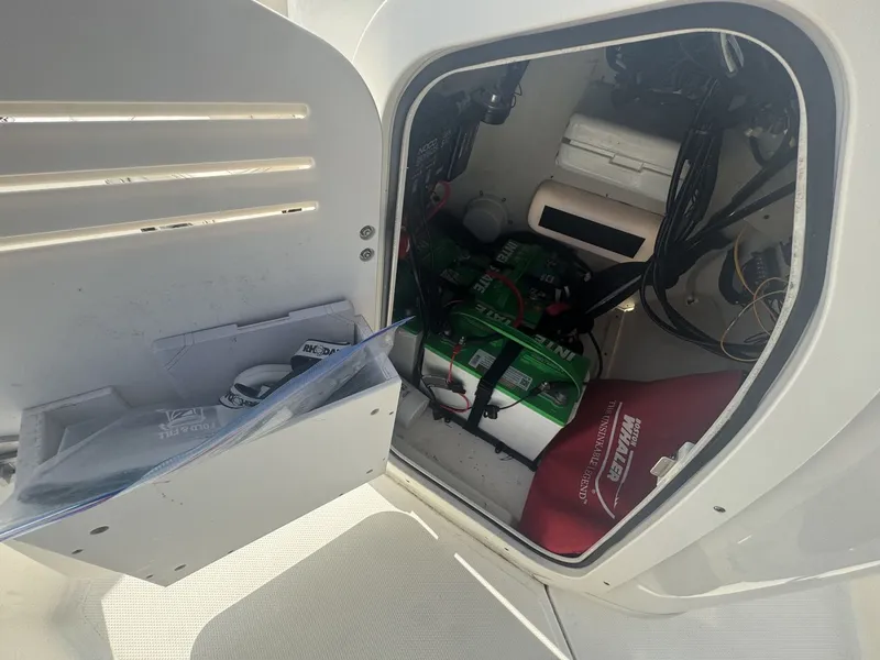 Slide: The Image of Boston Whaler 170 Montauk 2024 - 8