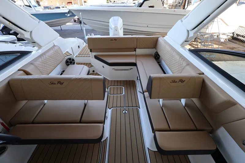 Slide: The Image of Sea Ray SDX 250 Outboard 2026 - 10