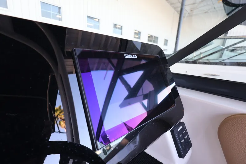 Slide: The Image of Sea Ray SDX 250 Outboard 2026 - 15