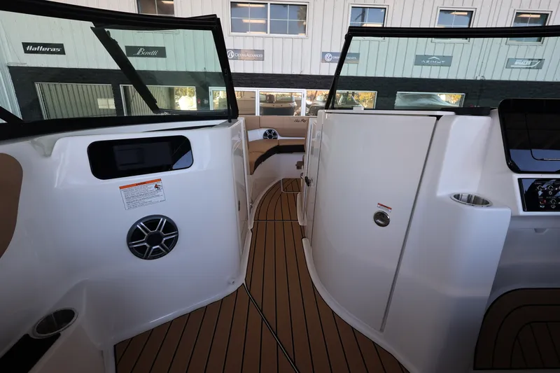 Slide: The Image of Sea Ray SDX 250 Outboard 2026 - 16