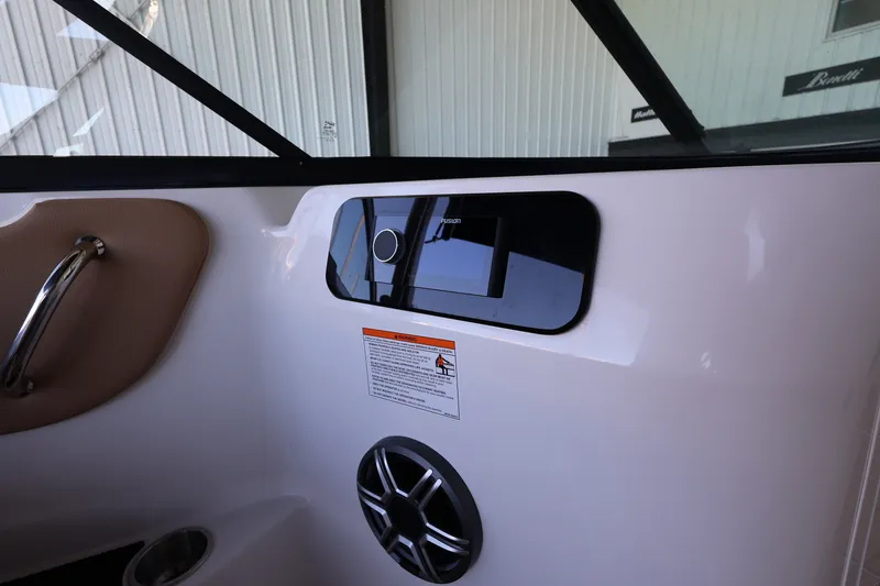 Slide: The Image of Sea Ray SDX 250 Outboard 2026 - 17