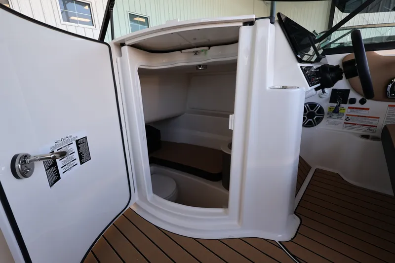 Slide: The Image of Sea Ray SDX 250 Outboard 2026 - 19