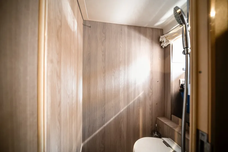 Slide: The Image of Azimut S7 2022 - 14