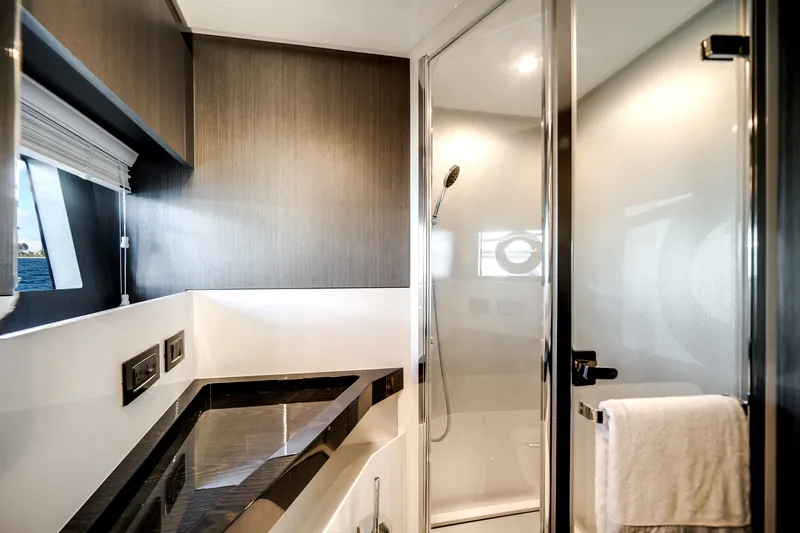 Slide: The Image of Azimut S7 2022 - 20