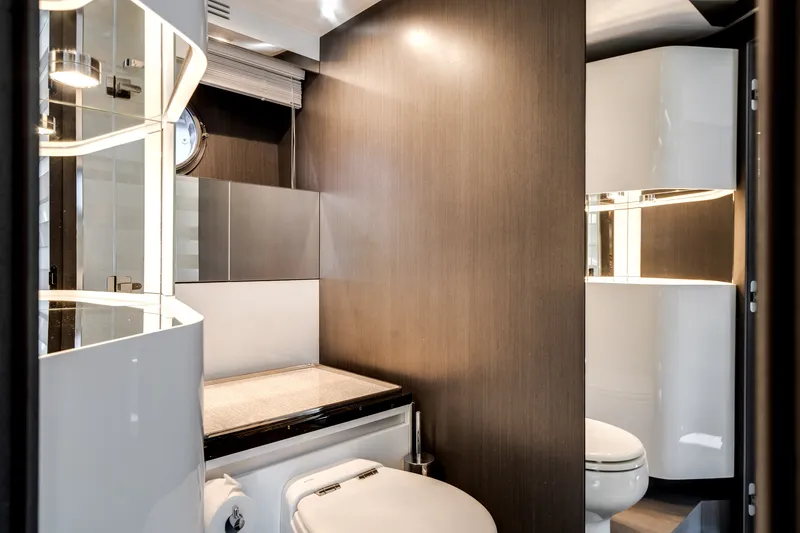 Slide: The Image of Azimut S7 2022 - 33