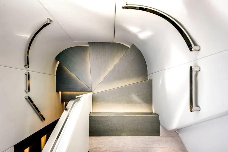 Slide: The Image of Azimut S7 2022 - 37