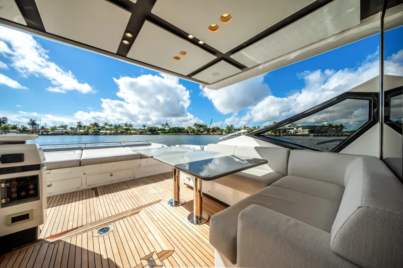 Slide: The Image of Azimut S7 2022 - 53