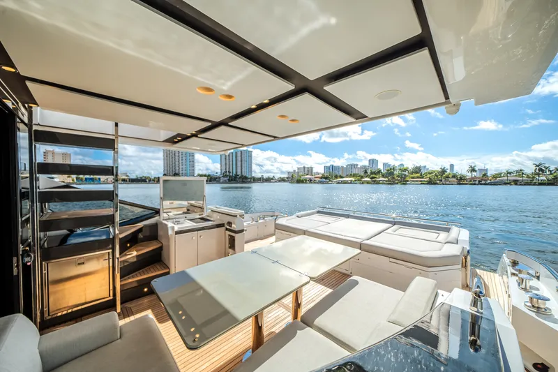 Slide: The Image of Azimut S7 2022 - 61