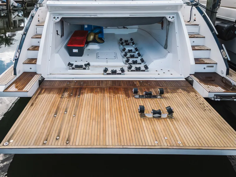 Slide: The Image of Azimut S7 2022 - 71