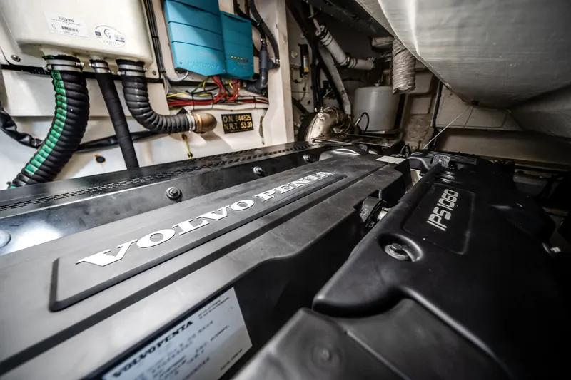 Slide: The Image of Azimut S7 2022 - 72