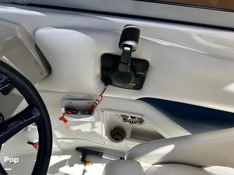 Slide: The Image of Crownline Boats 260 LS 2007 - 14676036