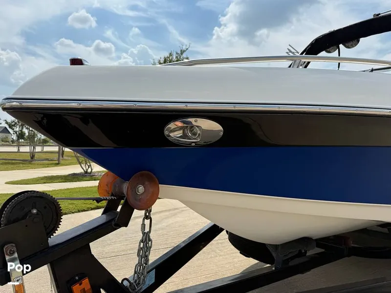 Slide: The Image of Malibu Wakesetter XTI 2004 - 15857293