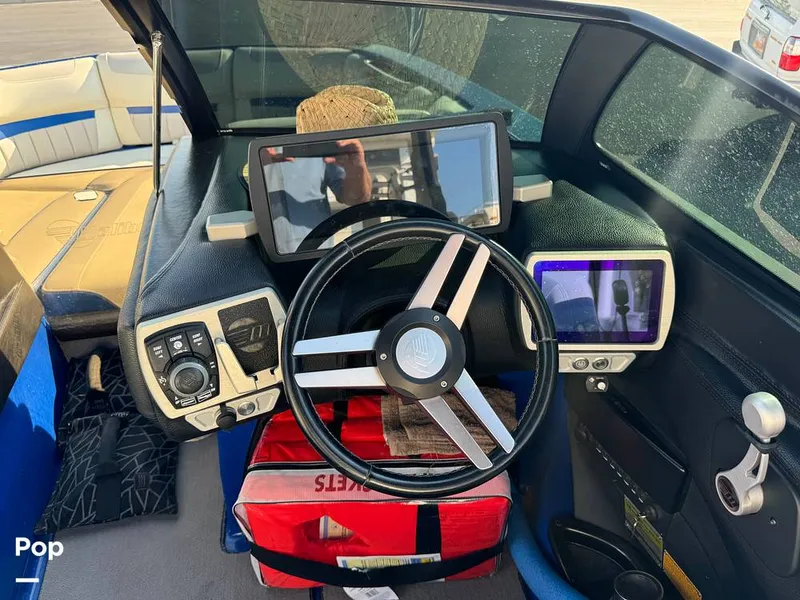 Slide: The Image of Malibu 24 MXZ 2015 - 14438411