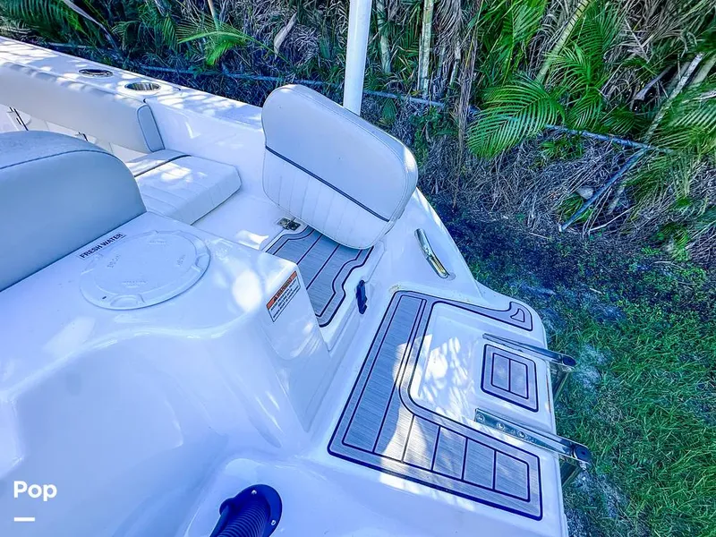 Slide: The Image of Sea Fox Commander 228 2022 - 14749003