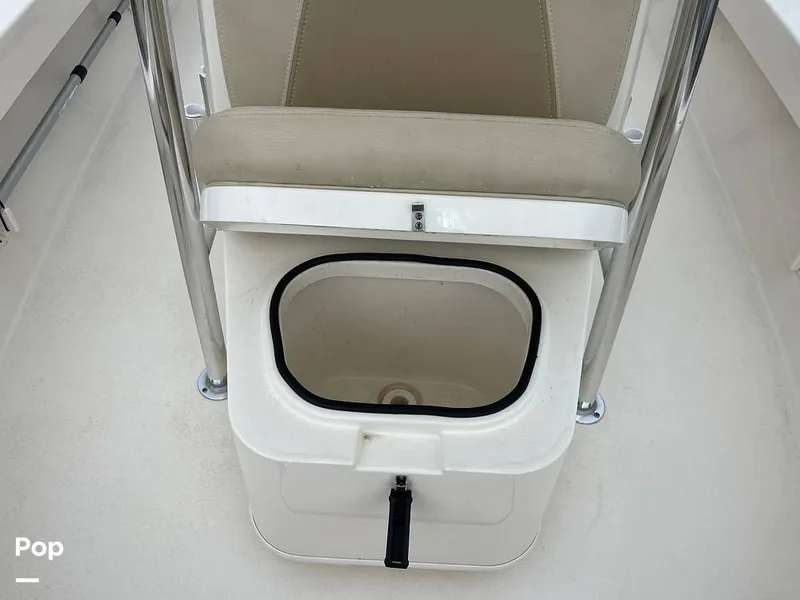 Slide: The Image of Passenger Seating With Backrest/livewell - 14487508