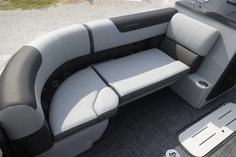 Slide: The Image of Veranda VR235RC 2026 - 13