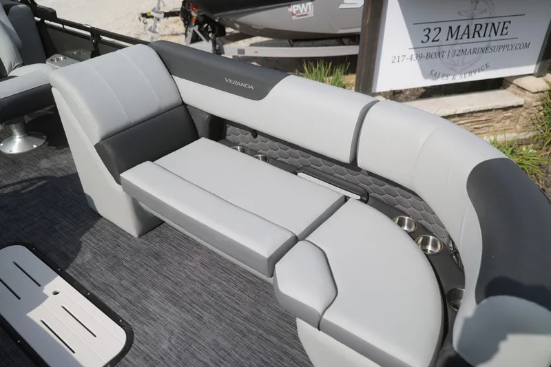 Slide: The Image of Veranda VR235RC 2026 - 14