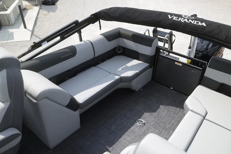 Slide: The Image of Veranda VR235RC 2026 - 23