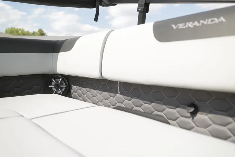 Slide: The Image of Veranda VR235RC 2026 - 25