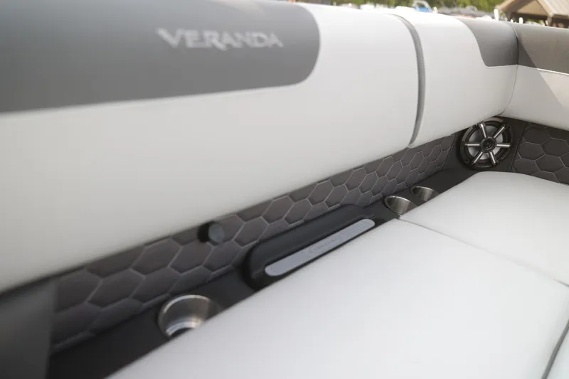 Slide: The Image of Veranda VR235RC 2026 - 26