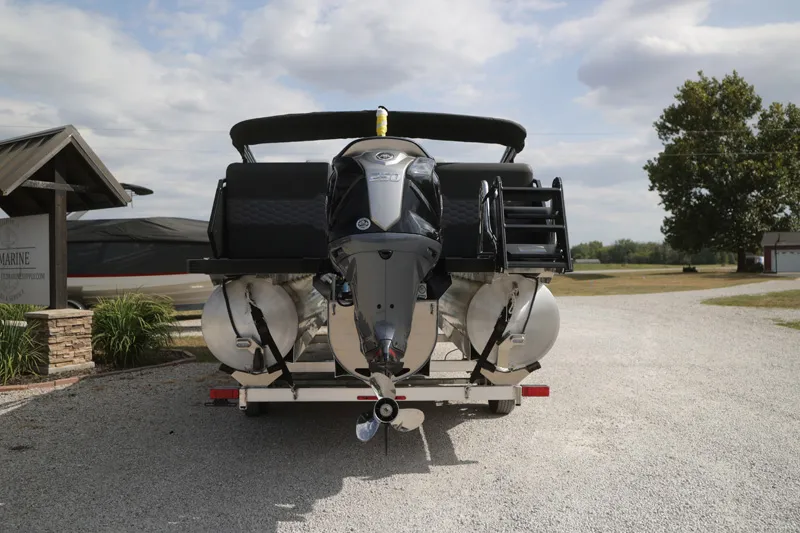 Slide: The Image of Veranda VR235RC 2026 - 4