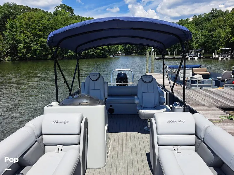 Slide: The Image of Bentley Pontoons Elite 253 Swingback 2023 - 14454435