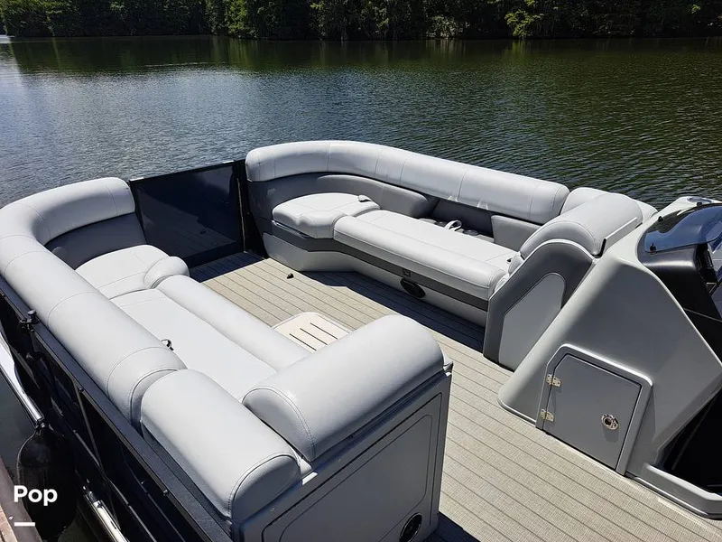 Slide: The Image of Bentley Pontoons Elite 253 Swingback 2023 - 14454437