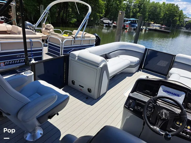 Slide: The Image of Bentley Pontoons Elite 253 Swingback 2023 - 14454439