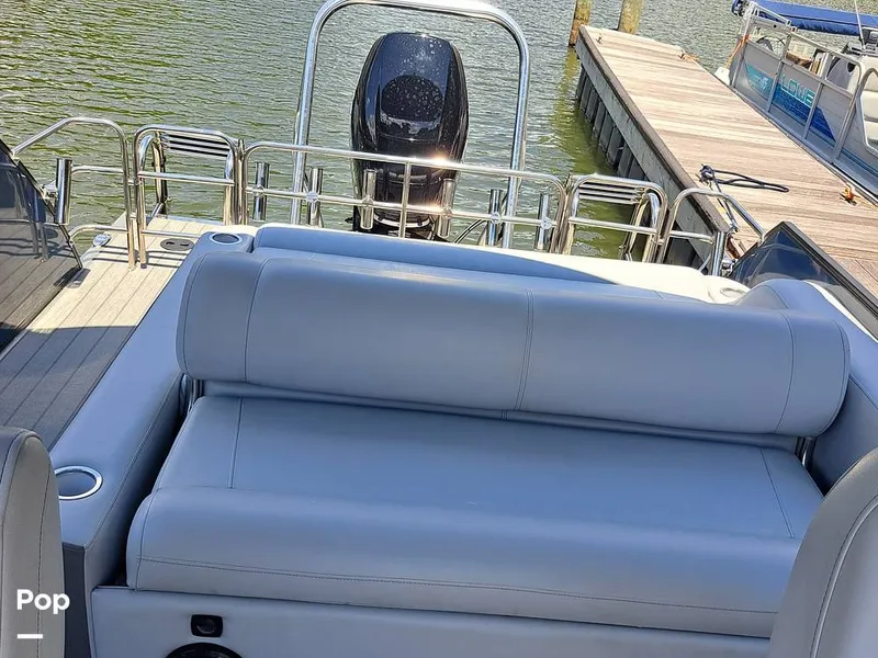 Slide: The Image of Bentley Pontoons Elite 253 Swingback 2023 - 14454441