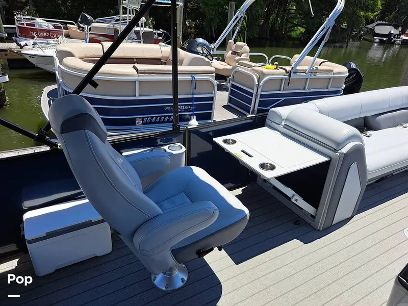 Slide: The Image of Bentley Pontoons Elite 253 Swingback 2023 - 14454443