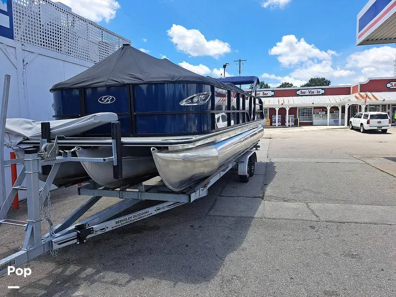 Slide: The Image of Bentley Pontoons Elite 253 Swingback 2023 - 14454506