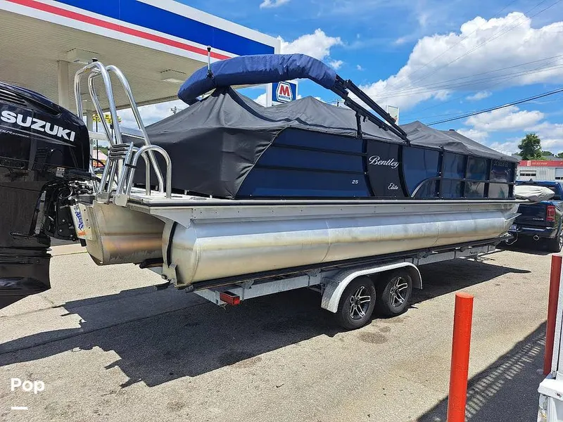 Slide: The Image of Bentley Pontoons Elite 253 Swingback 2023 - 14454501