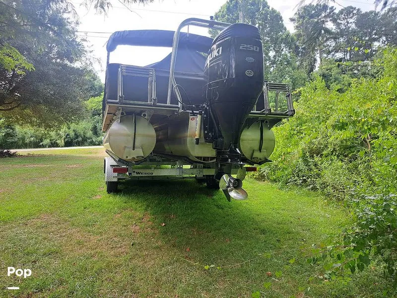 Slide: The Image of Bentley Pontoons Elite 253 Swingback 2023 - 14454502