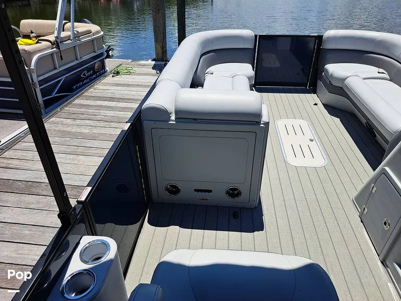 Slide: The Image of Bentley Pontoons Elite 253 Swingback 2023 - 14454442